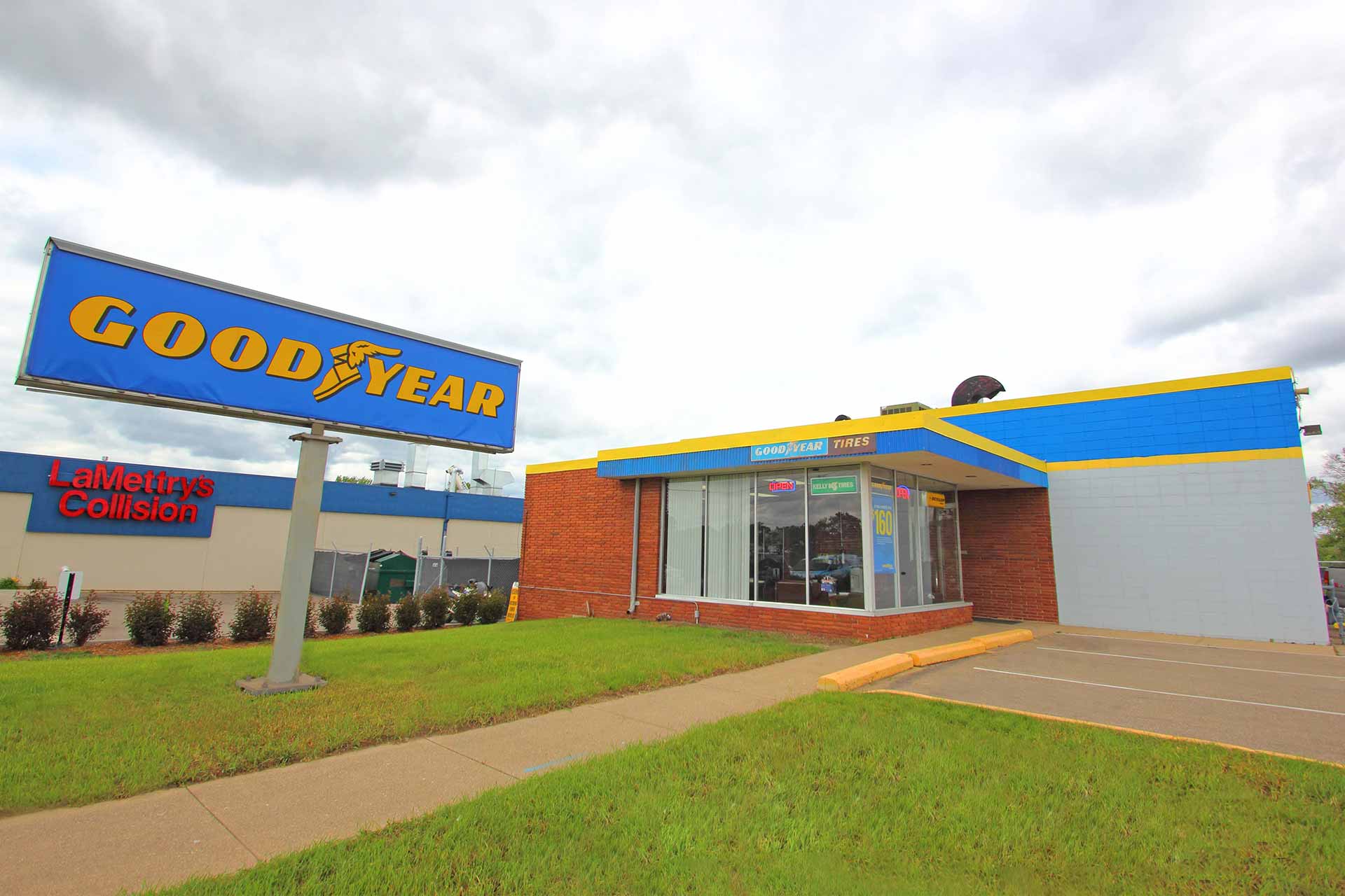Goodyear Bloomington Auto, Tire & Glass